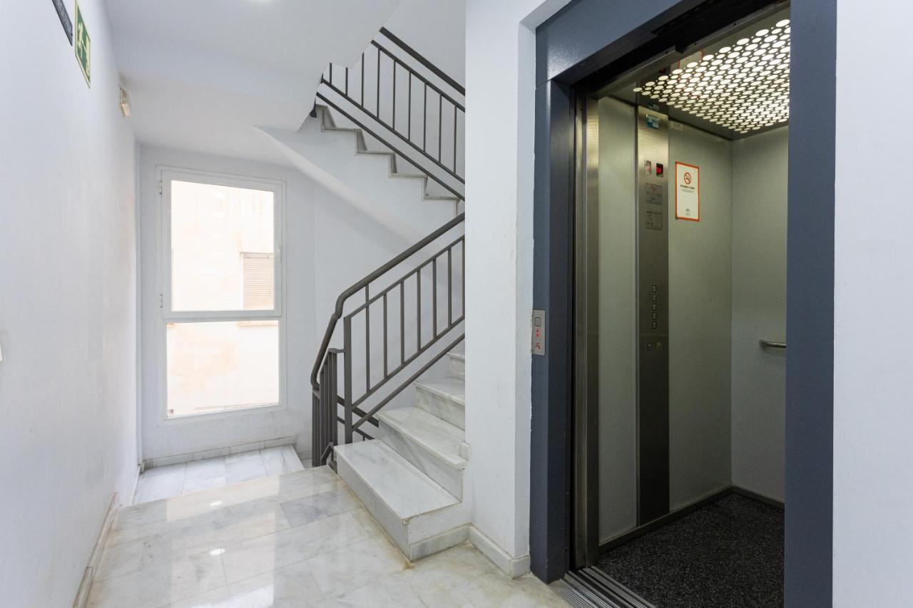 Holidays2Malaga Carrera Capuchinos Free Parking Aircon Downtown Exterior photo